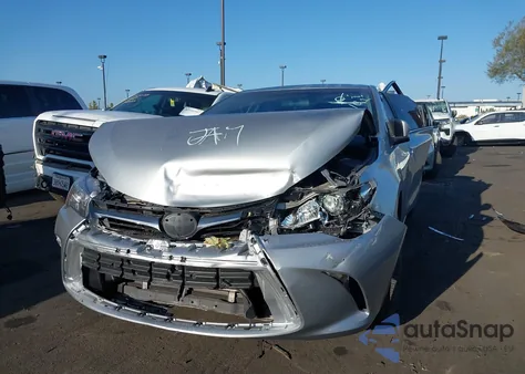 2017 Toyota Camry Le/Xle/Se/Xse z USA, uszkodzony, nr VIN 4T1BF1FK0HU401361